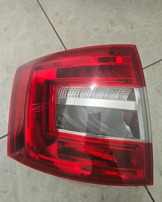 FARO-FANALE POSTERIORE SINISTRO PER SKODA OCTAVIA