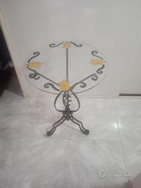 Tavolino in vetro e ferro battuto