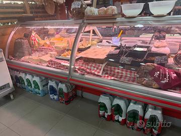 Bancone salumeria/gastronomia+Murale dei freschi