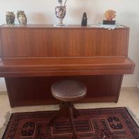 Pianoforte verticale yamaha con sgabello