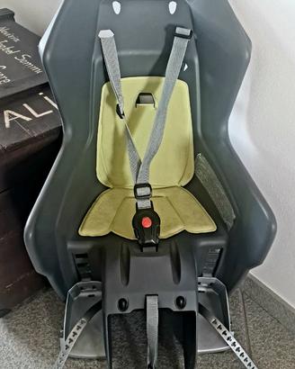 Seggiolino posteriore con fissaggio porta bagaglio