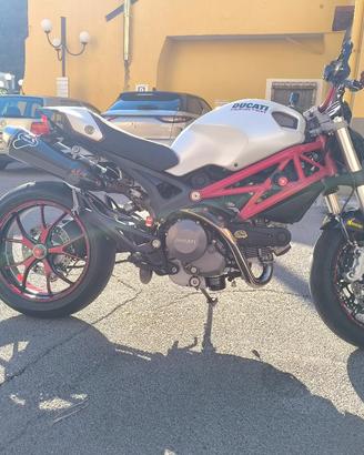 Ducati Monster 796