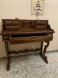 Scrittoio in stile San Filippo