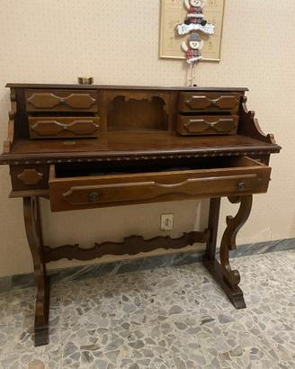 Scrittoio in stile San Filippo