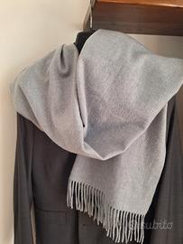 Sciarpa celeste in cachemire e lana – raffinata ed