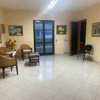 Appartamento uso ufficio con mobili ed arredo