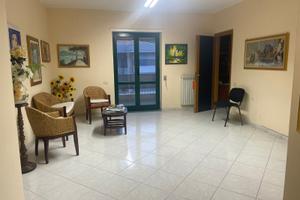 Appartamento uso ufficio con mobili ed arredo