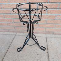 Portavaso in ferro battuto nero – Stile romantico