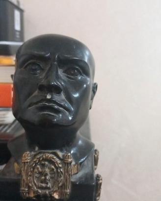 Testa Benito Mussolini