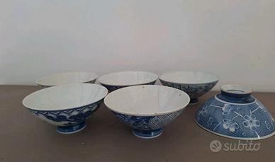 Porcellana blu e bianca. Set di tazze e ciotole.