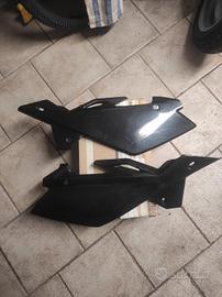 Fianchetti laterali HUSQVARNA 125 PRE 2008