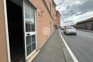 NEGOZIO A GENOVA