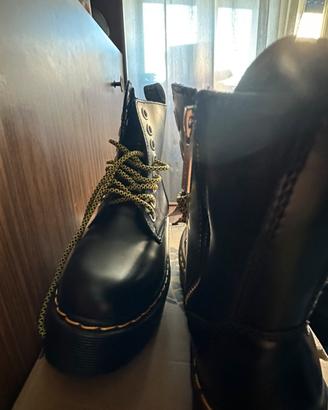 Dr. Martens Jadon Platform
