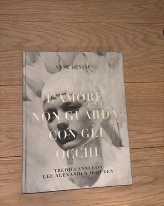 Alexander McQueen L’amore non guarda con gli occhi