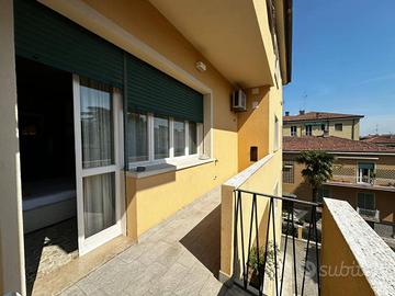 Appartamento di 250 m² con più di 5 locali e box a