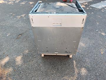 LAVASTOVIGLIE DA INCASSO INDESIT A+ 13 COPERTI  V