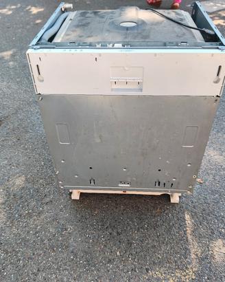 LAVASTOVIGLIE DA INCASSO INDESIT A+ 13 COPERTI  V