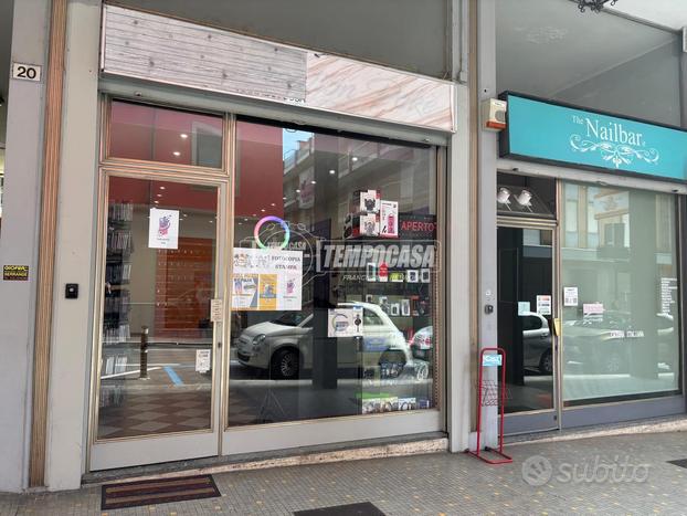 Negozio commerciale in centro Arona