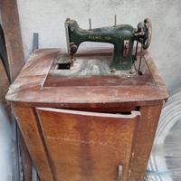 Macchina da cucire antica