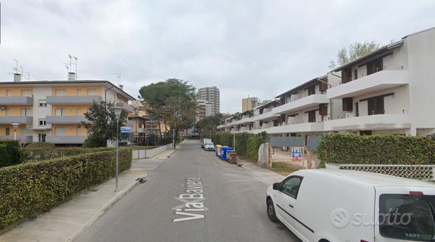 Comodo MONOLACALE CON TERRAZZO -Lignano Sabbiadoro