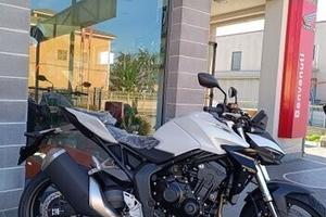 hondaCB 1000 HORNET 2025 con 350km