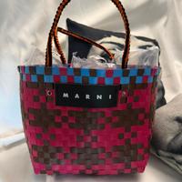 marni borsa intrecciata spiaggia secchiello