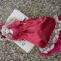 Bambola in porcellana, da collezione