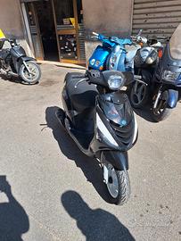 piaggio zip