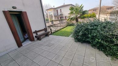 Bilocale con giardino