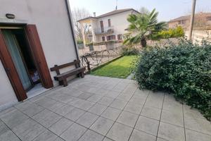 Bilocale con giardino