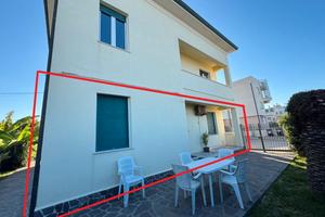 Appartamento con corte a due passi dal mare