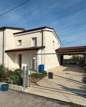 Porzione di bifamiliare al grezzo con giardino