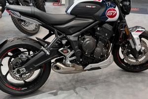 Triumph Trident 660 Tribute con pedale cambio rapi