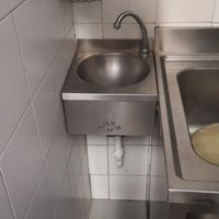 Lavamani a ginocchio