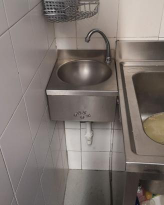 Lavamani a ginocchio