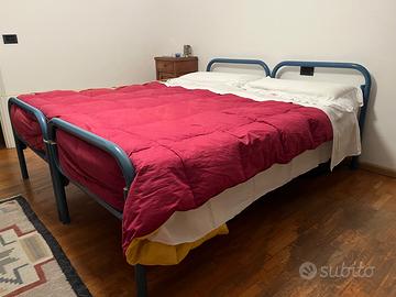 Coppia letti di ferro anni 80 colore azzurro