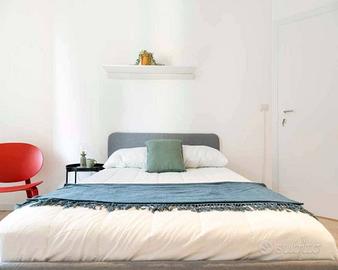 Stanza in appartamento di 140 m² a Milano