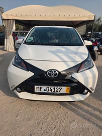Toyota Aygo 1.0 VVT-i 69 CV 5 porte x-clusiv