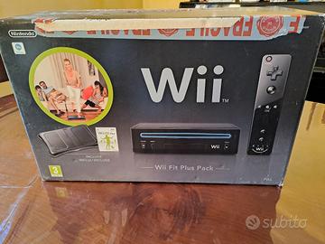 NINTENDO Wii Fit Plus Pack 