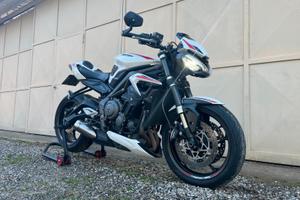 Triumph Street Triple S 660 A2