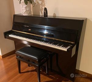 pianoforte a muro