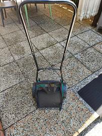 Taglia erba manuale.