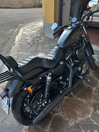Harley  moto 883 Iron