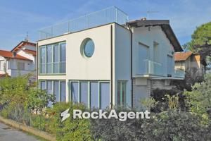 Villa di 218 m² con più di 5 locali a Camaiore
