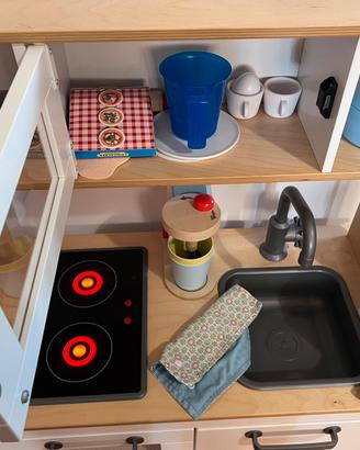 Cucina giocattolo con accessori