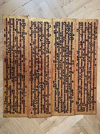 Quattro fogli in vera foglia d'oro