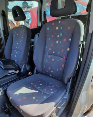 MERCEDES-BENZ VANEO 2002 - TAPPEZZERIA