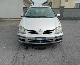 Nissan almera