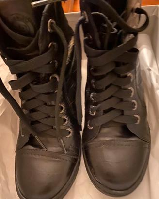 Sneaker in pelle con zeppa