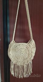 borsa all'uncinetto con frange 